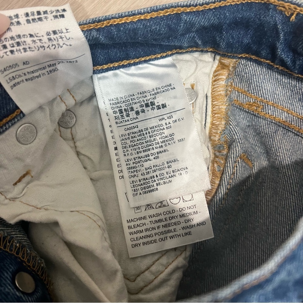 Levi’s 501 Crop Jeans - Picture 6 of 8